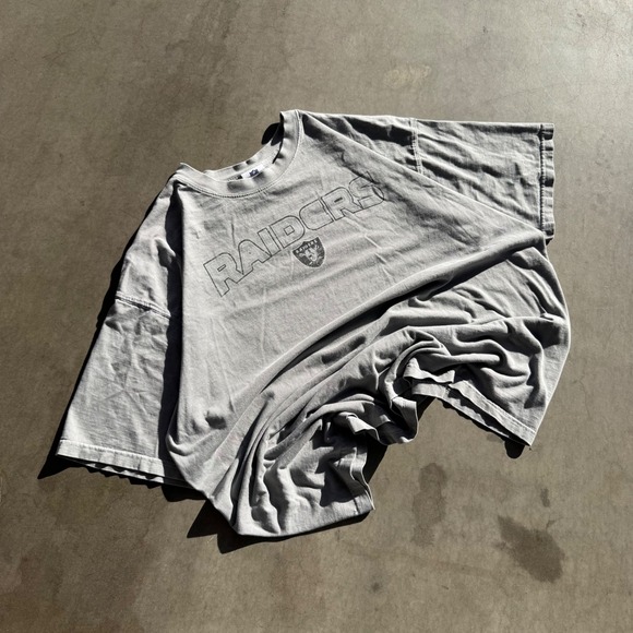 NFL Team Apparel Las Vegas Raiders T-Shirt Washed Grey Distressed Logo Mens XL - Picture 2 of 6